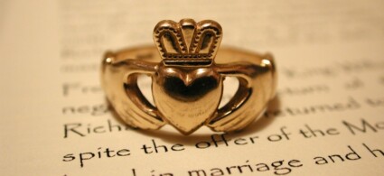 Anillo Claddagh, el anillo tradicional irlandés